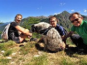 38 Autoscatto con Cima Alben da sfondo